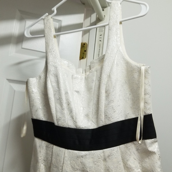 White dress - Picture 1 of 5